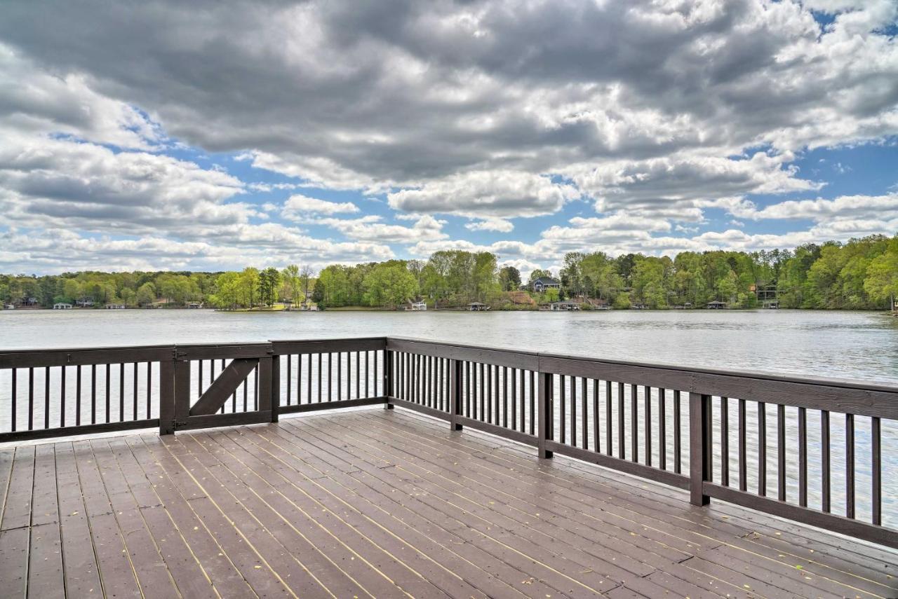 Waterfront Cottage With Boat Dock And 3 Decks! Bracey Dış mekan fotoğraf